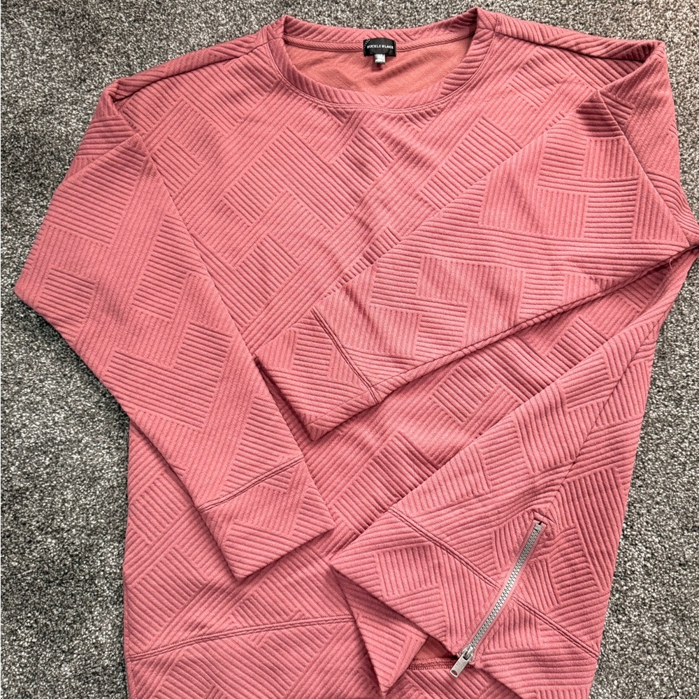 Buckle Rose-Textured Crew Neck Side Zip Sweater
